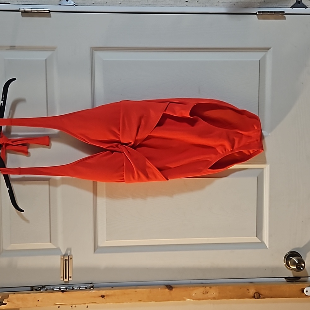 ELLEN TRACY HALTER ONE PIECE SWIMSUIT: ORANGE: NEW WITH TAGS: SIZE 10